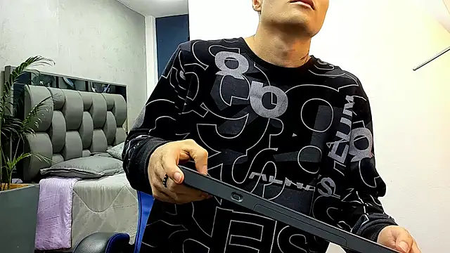 Snapshot of roan_birkin chatting on 2, 10, 2025 roan birkin online show from 2, 10, 2025