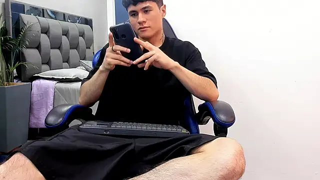 Snapshot of roan_birkin chatting on 7, 10, 2025 roan birkin online show from 7, 10, 2025