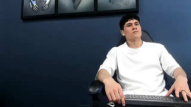 Snapshot of roan_birkin chatting on 9, 10, 2025 roan birkin online show from 9, 10, 2025