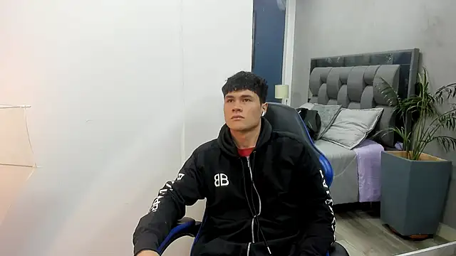 Snapshot of roan_birkin chatting on 12, 10, 2025 roan birkin online show from 12, 10, 2025