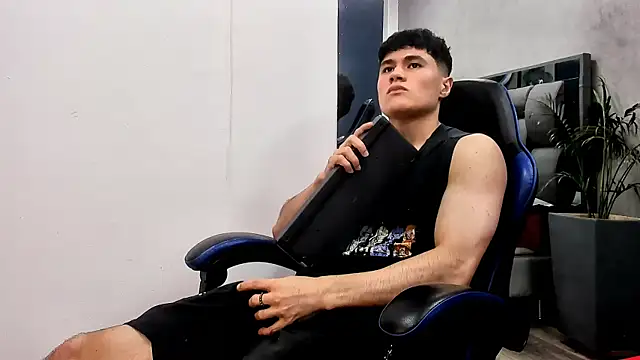 Snapshot of roan_birkin chatting on 13, 10, 2025 roan birkin online show from 13, 10, 2025