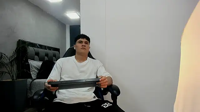 Snapshot of roan_birkin chatting on 16, 10, 2025 roan birkin online show from 16, 10, 2025