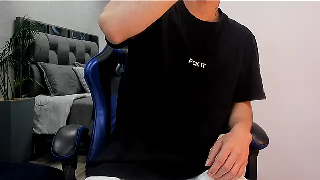 Snapshot of roan_birkin chatting on 20, 10, 2025 roan birkin online show from 20, 10, 2025