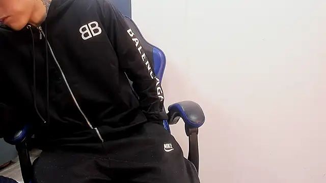 Snapshot of roan_birkin chatting on 22, 10, 2025 roan birkin online show from 22, 10, 2025