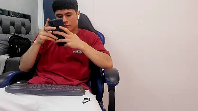 Snapshot of roan_birkin chatting on 24, 10, 2025 roan birkin online show from 24, 10, 2025