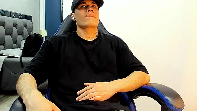 Snapshot of roan_birkin chatting on 27, 10, 2025 roan birkin online show from 27, 10, 2025