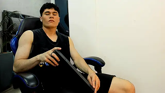 Snapshot of roan_birkin chatting on 31, 10, 2025 roan birkin online show from 31, 10, 2025