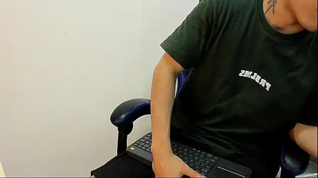 Snapshot of roan_birkin chatting on 2, 11, 2025 roan birkin online show from 2, 11, 2025