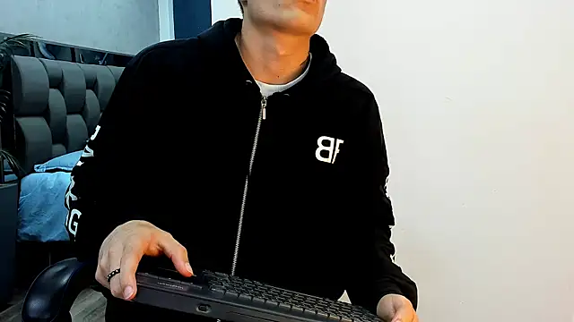 Snapshot of roan_birkin chatting on 4, 11, 2025 roan birkin online show from 4, 11, 2025