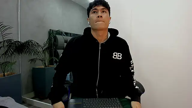 Snapshot of roan_birkin chatting on 5, 11, 2025 roan birkin online show from 5, 11, 2025