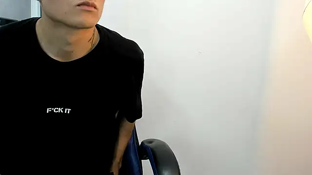 Snapshot of roan_birkin chatting on 12, 11, 2025 roan birkin online show from 12, 11, 2025