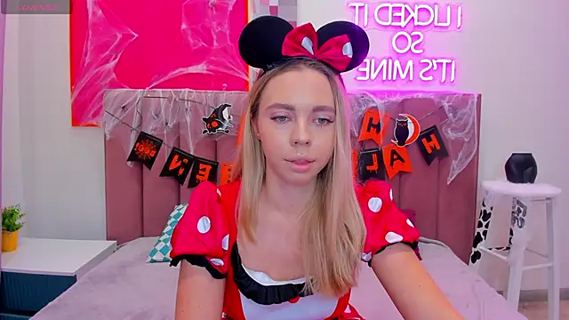 TessaAdorable online show from 27, 10, 2025
