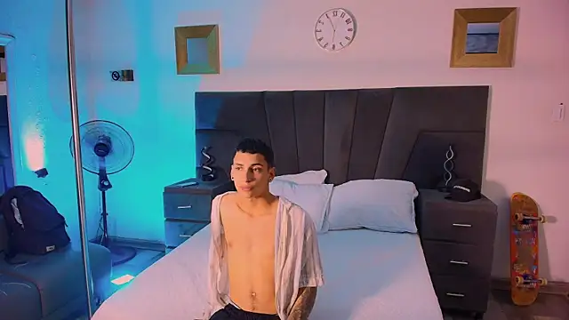 Snapshot of JhoanLeandro chatting on 5, 2, 2025 JhoanLeandro online show from 5, 2, 2025