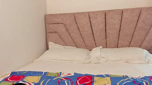 Snapshot of leahaltomm chatting on 1, 12, 2025 leahaltomm online show from 1, 12, 2025