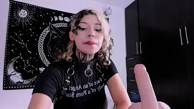 hazellwitch online show from 5, 3, 2025