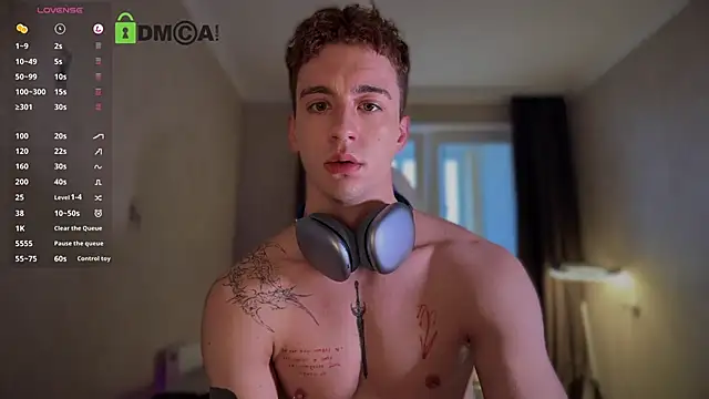 Snapshot of VincentSmith02 chatting on 12, 10, 2025 VincentSmith02 online show from 12, 10, 2025