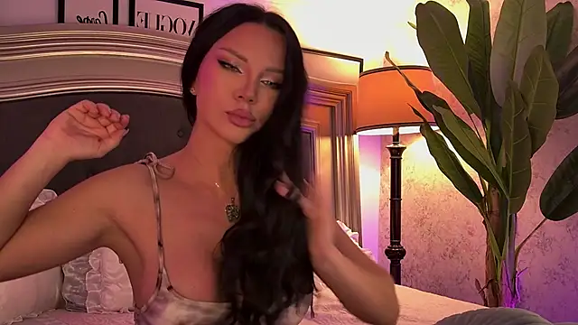 Snapshot of Amber_Luna chatting on 15, 10, 2025 Amber Luna online show from 15, 10, 2025