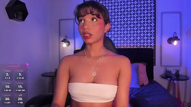 Gigi Strawberry online show from 7, 3, 2025