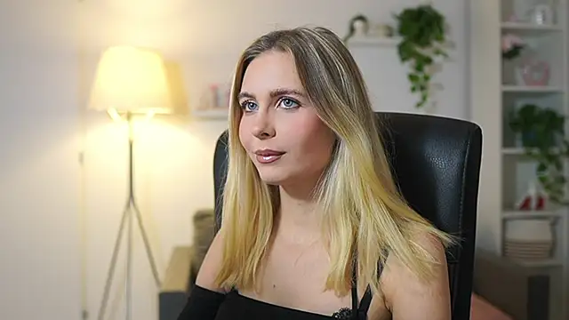 Snapshot of catecrago_ chatting on 24, 11, 2025 catecrago online show from 24, 11, 2025