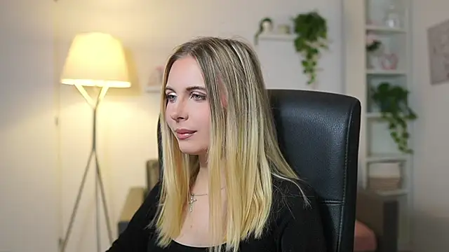 Snapshot of catecrago_ chatting on 17, 12, 2025 catecrago online show from 17, 12, 2025