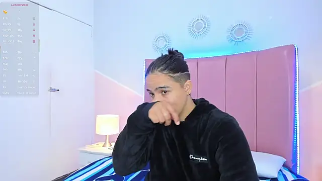 Liiam smith  online show from 19, 12, 2025