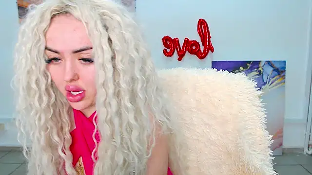 Snapshot of MissisCaty chatting on 20, 2, 2025 MissisCaty online show from 20, 2, 2025