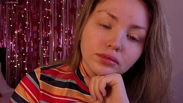 Lora Rosee online show from 6, 5, 2026
