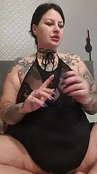 CannabisQueenn online show from 21, 10, 2025