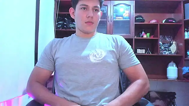 Snapshot of JamesCr_ chatting on 4, 2, 2025 JamesCr  online show from 4, 2, 2025