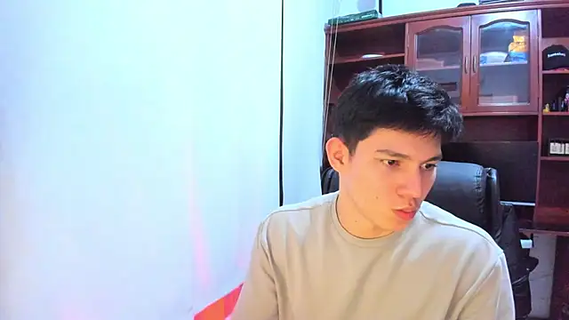 Snapshot of JamesCr_ chatting on 5, 2, 2025 JamesCr  online show from 5, 2, 2025