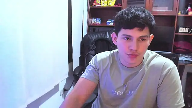 Snapshot of JamesCr_ chatting on 7, 2, 2025 JamesCr  online show from 7, 2, 2025