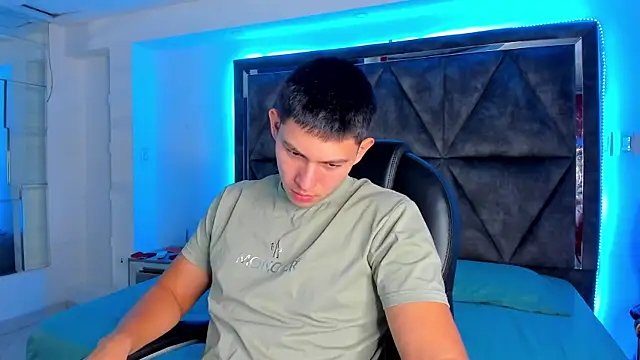 Snapshot of JamesCr_ chatting on 17, 2, 2025 JamesCr  online show from 17, 2, 2025