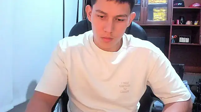 Snapshot of JamesCr_ chatting on 23, 2, 2025 JamesCr  online show from 23, 2, 2025
