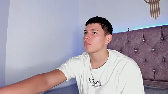 Snapshot of JamesCr_ chatting on 25, 2, 2025 JamesCr  online show from 25, 2, 2025