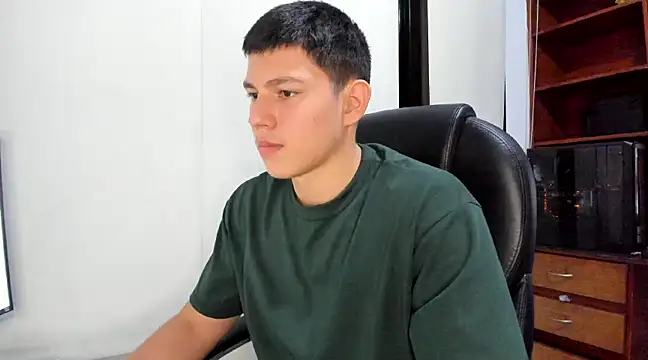 Snapshot of JamesCr_ chatting on 1, 3, 2025 JamesCr  online show from 1, 3, 2025