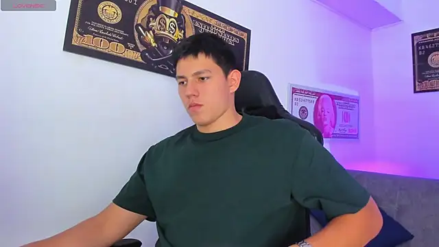 Snapshot of JamesCr_ chatting on 11, 3, 2025 JamesCr  online show from 11, 3, 2025