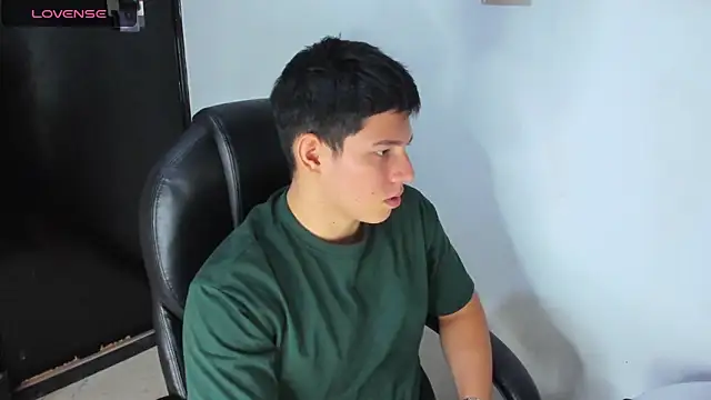 Snapshot of JamesCr_ chatting on 23, 3, 2025 JamesCr  online show from 23, 3, 2025