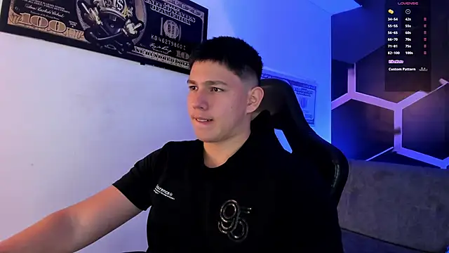 Snapshot of JamesCr_ chatting on 9, 9, 2025 JamesCr  online show from 9, 9, 2025