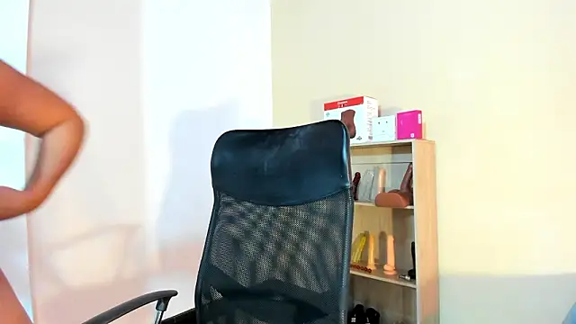 Snapshot of Violetta_0 chatting on 5, 3, 2026 Violetta 0 online show from 5, 3, 2026