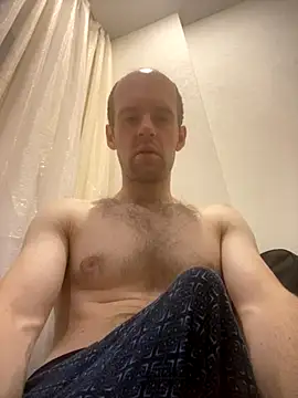 LynnAhNight online show from 18, 9, 2025