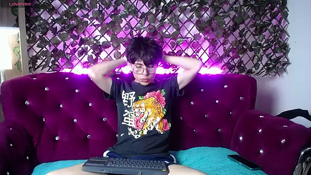 PepperTwink online show from 14, 2, 2025