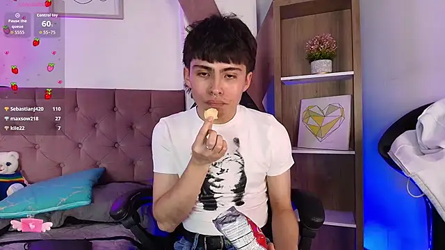 PepperTwink online show from 3, 12, 2025