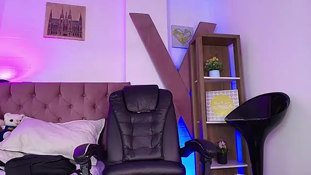 PepperTwink online show from 4, 2, 2026