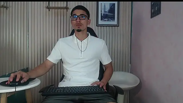 Snapshot of Becker2_ chatting on 18, 12, 2025 Becker2 online show from 18, 12, 2025