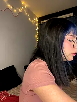 Snapshot of mavimist__ chatting on 1, 11, 2025 mavimist online show from 1, 11, 2025