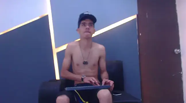 Snapshot of HotDirty_Couple chatting on 16, 2, 2025 HotDirty Couple online show from 16, 2, 2025