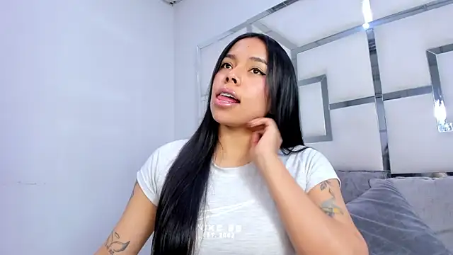 ZoeWan69 online show from 28, 11, 2025