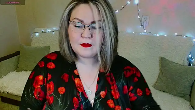 Snapshot of Vivien__wet chatting on 2, 2, 2025 Vivien wet online show from 2, 2, 2025