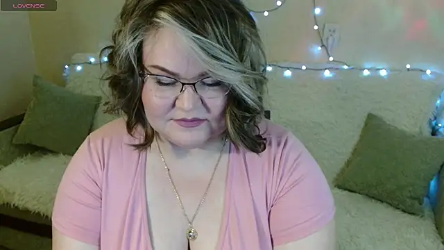 Snapshot of Vivien__wet chatting on 4, 2, 2025 Vivien wet online show from 4, 2, 2025