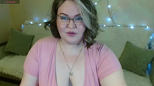 Snapshot of Vivien__wet chatting on 4, 2, 2025 Vivien wet online show from 4, 2, 2025